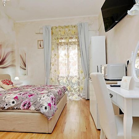 Deluxe Rooms And Chilling Jacuzzi Suite Guesthouse ローマ 部屋 写真