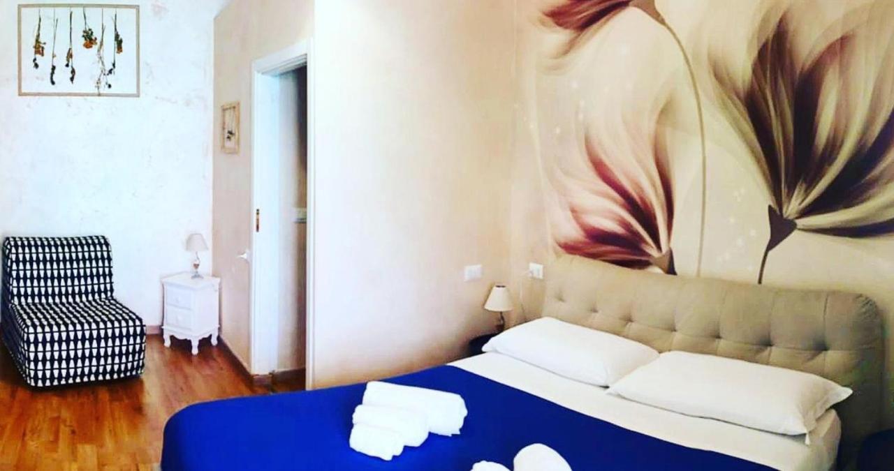 Deluxe Rooms And Chilling Jacuzzi Suite Guesthouse ローマ エクステリア 写真