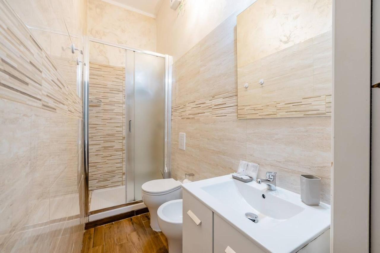 Deluxe Rooms And Chilling Jacuzzi Suite Guesthouse ローマ エクステリア 写真