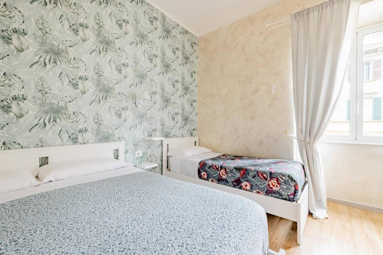 Deluxe Rooms And Chilling Jacuzzi Suite Guesthouse ローマ エクステリア 写真