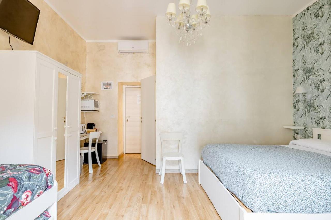 Deluxe Rooms And Chilling Jacuzzi Suite Guesthouse ローマ エクステリア 写真