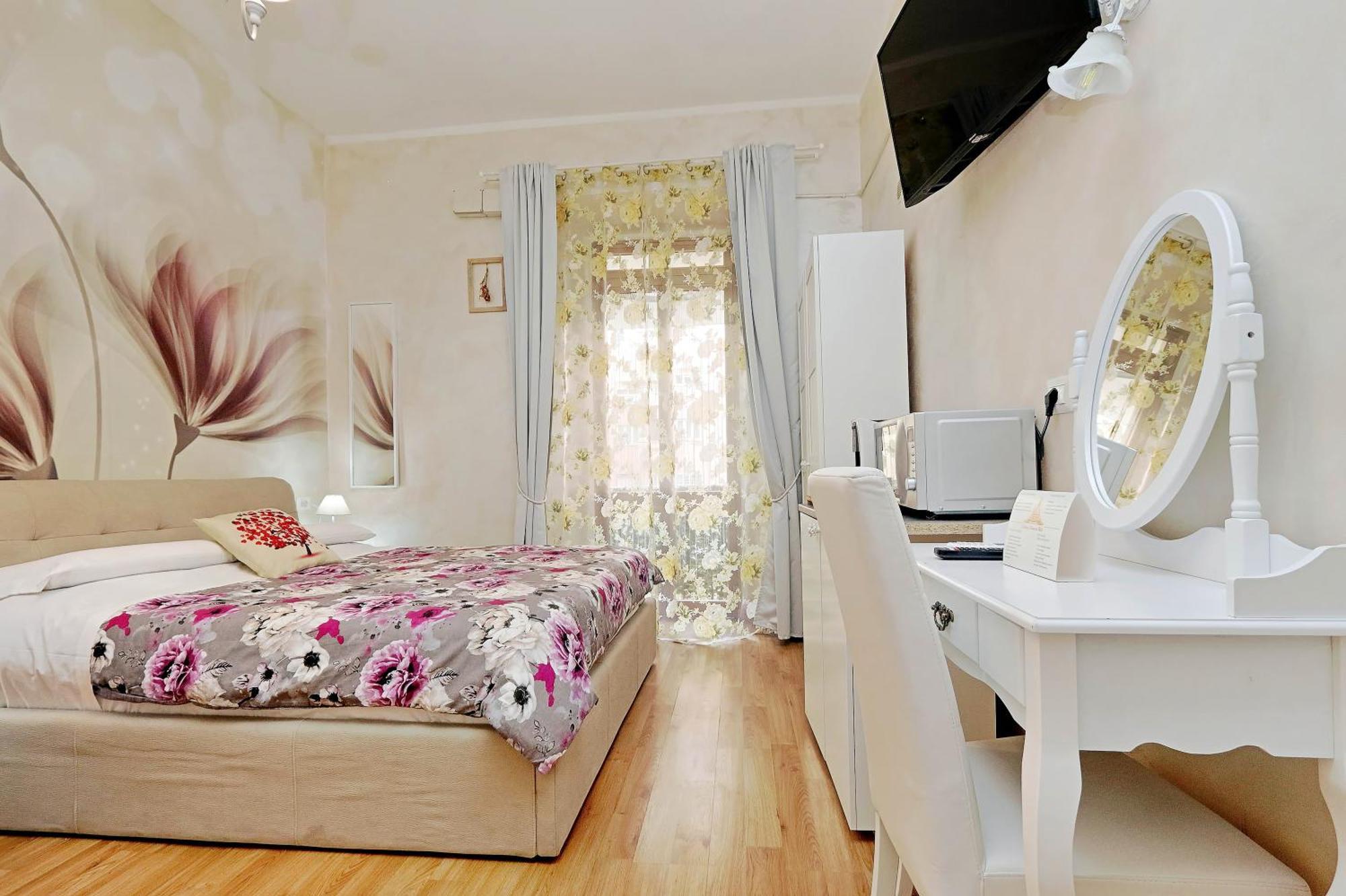 Deluxe Rooms And Chilling Jacuzzi Suite Guesthouse ローマ 部屋 写真